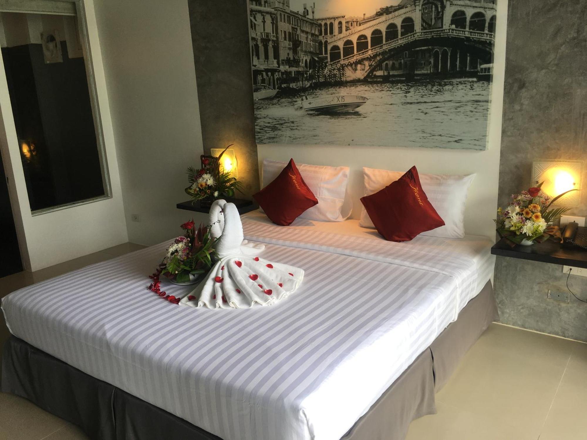 The Front Hotel And Apartments Patong Szoba fotó
